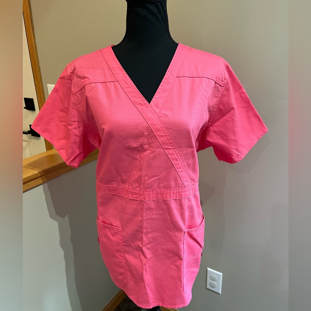 Women’s Carhartt  V neck textured scrub top. Watermelon pink. Size large